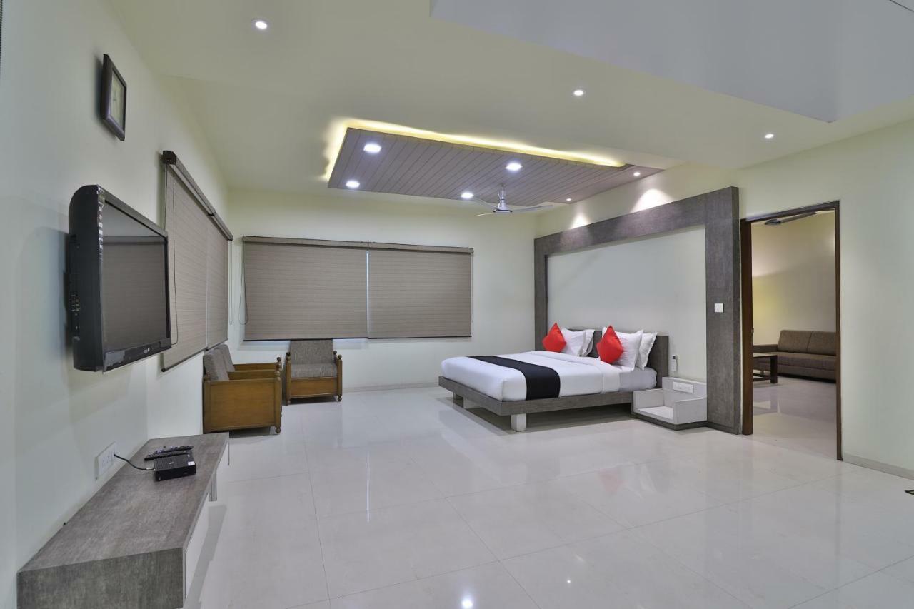 Capital O 47284 Atithi Resort Bharuch Exterior foto